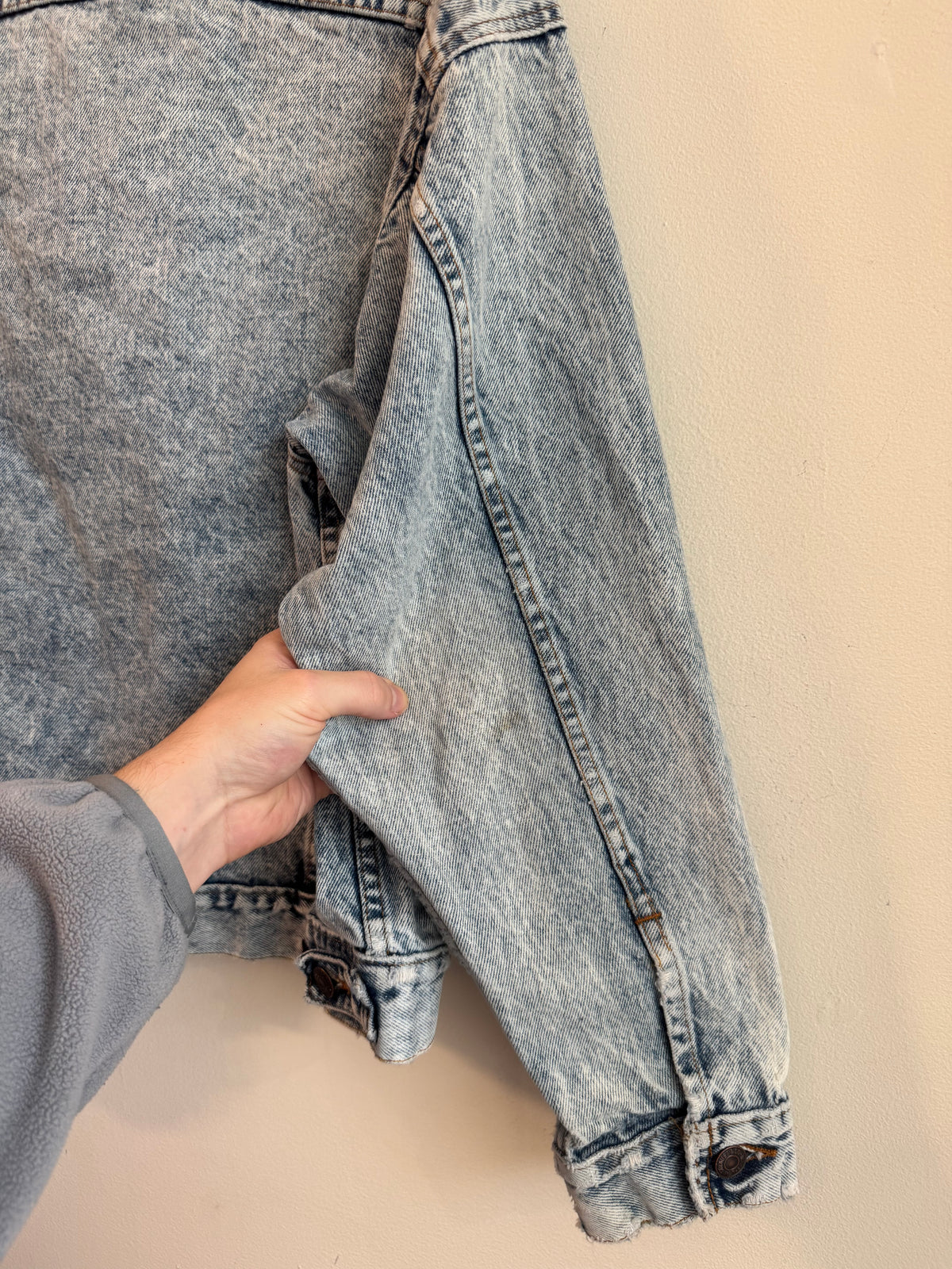90s Levi's Faded Light Wash Denim Jacket (L)