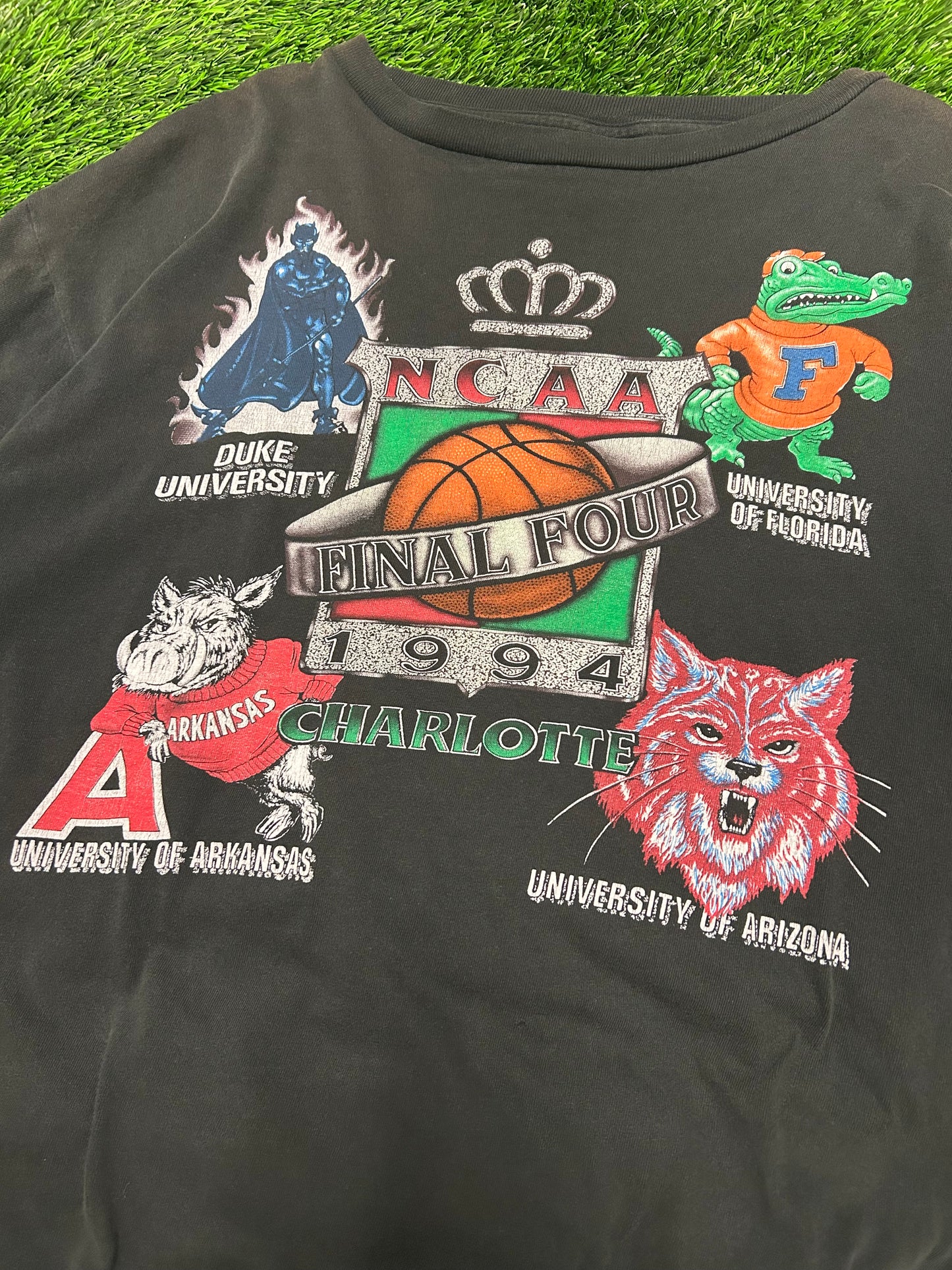 1994 Charlotte Final Four NCAA Basketball Duke, Florida, Arizona, Arkansas Vintage Grail Boxy Tee (XL)