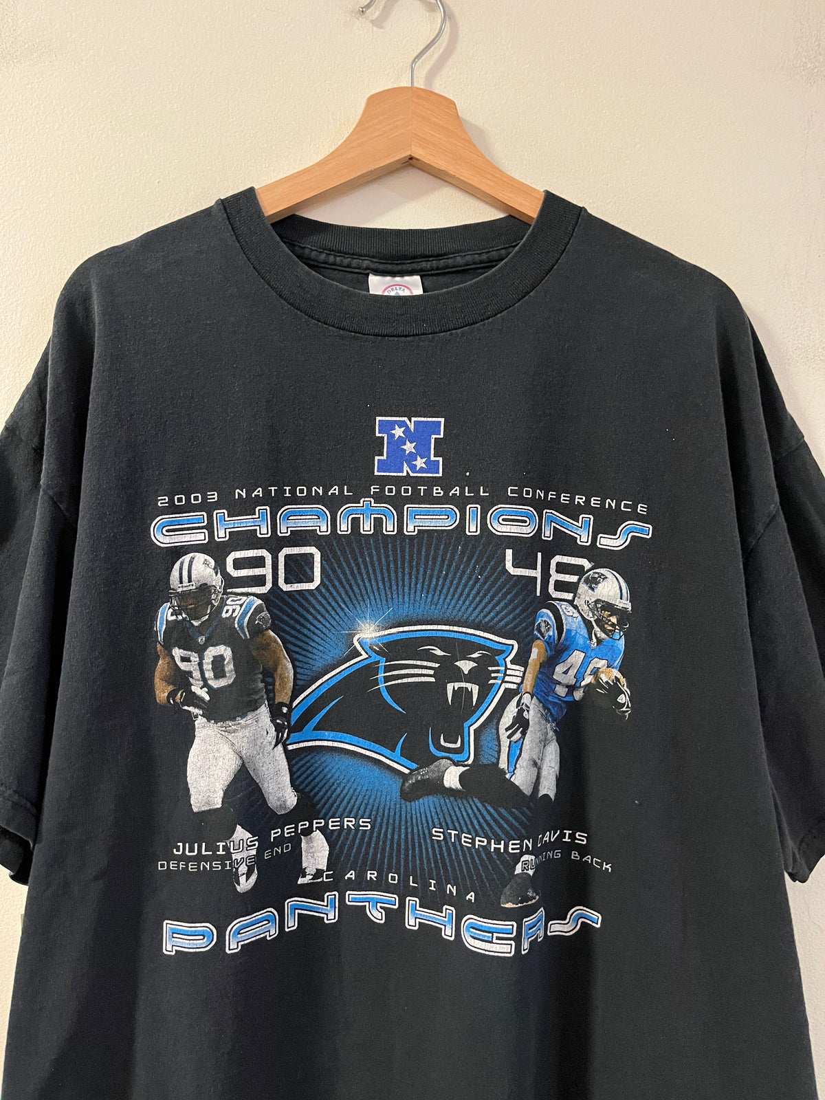 2003 Carolina Panthers Julius Peppers & Stephen Davis Roster Tee (XL)