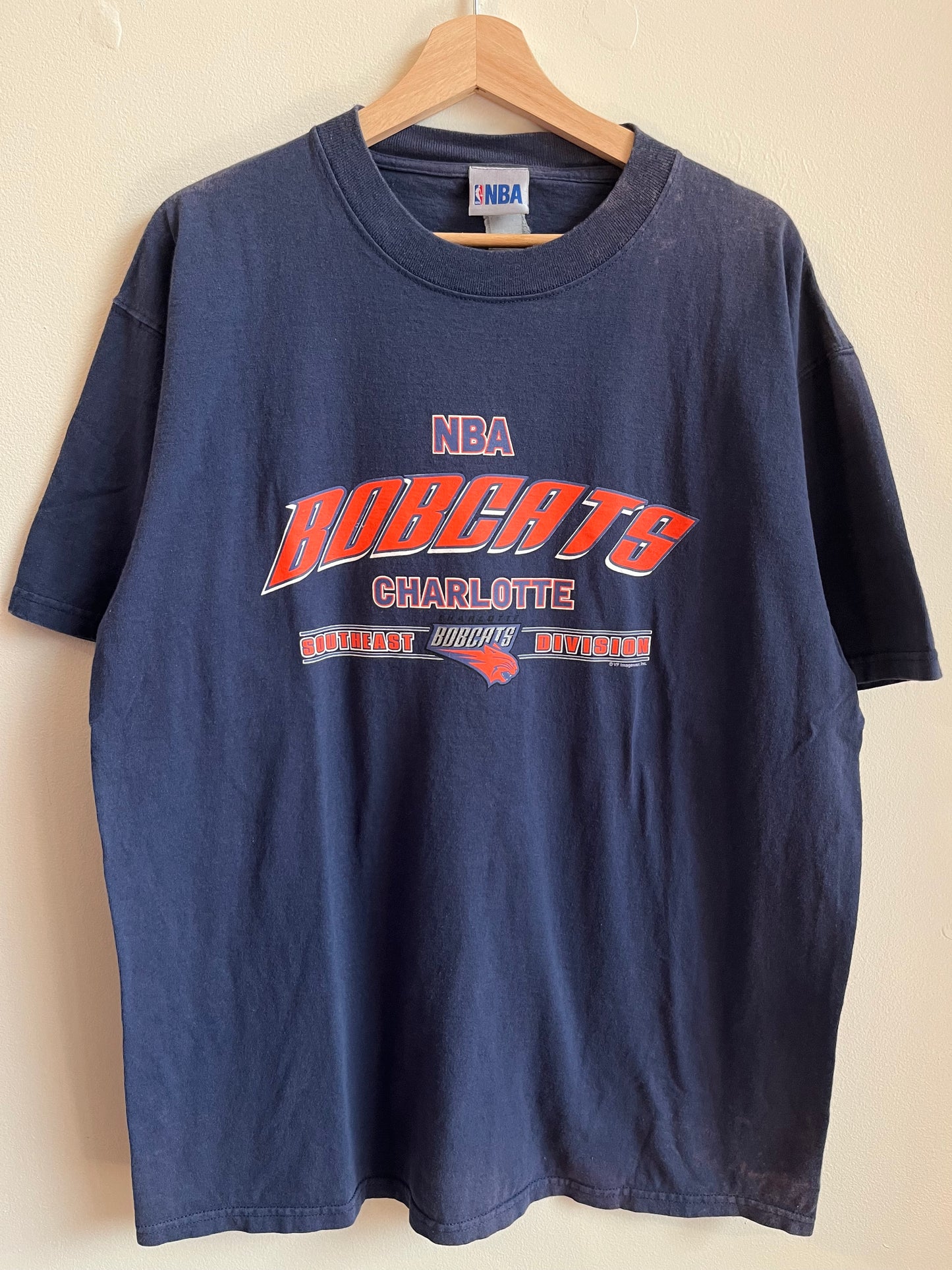 2000s Charlotte Bobcats NBA Faded Navy Tee (L)