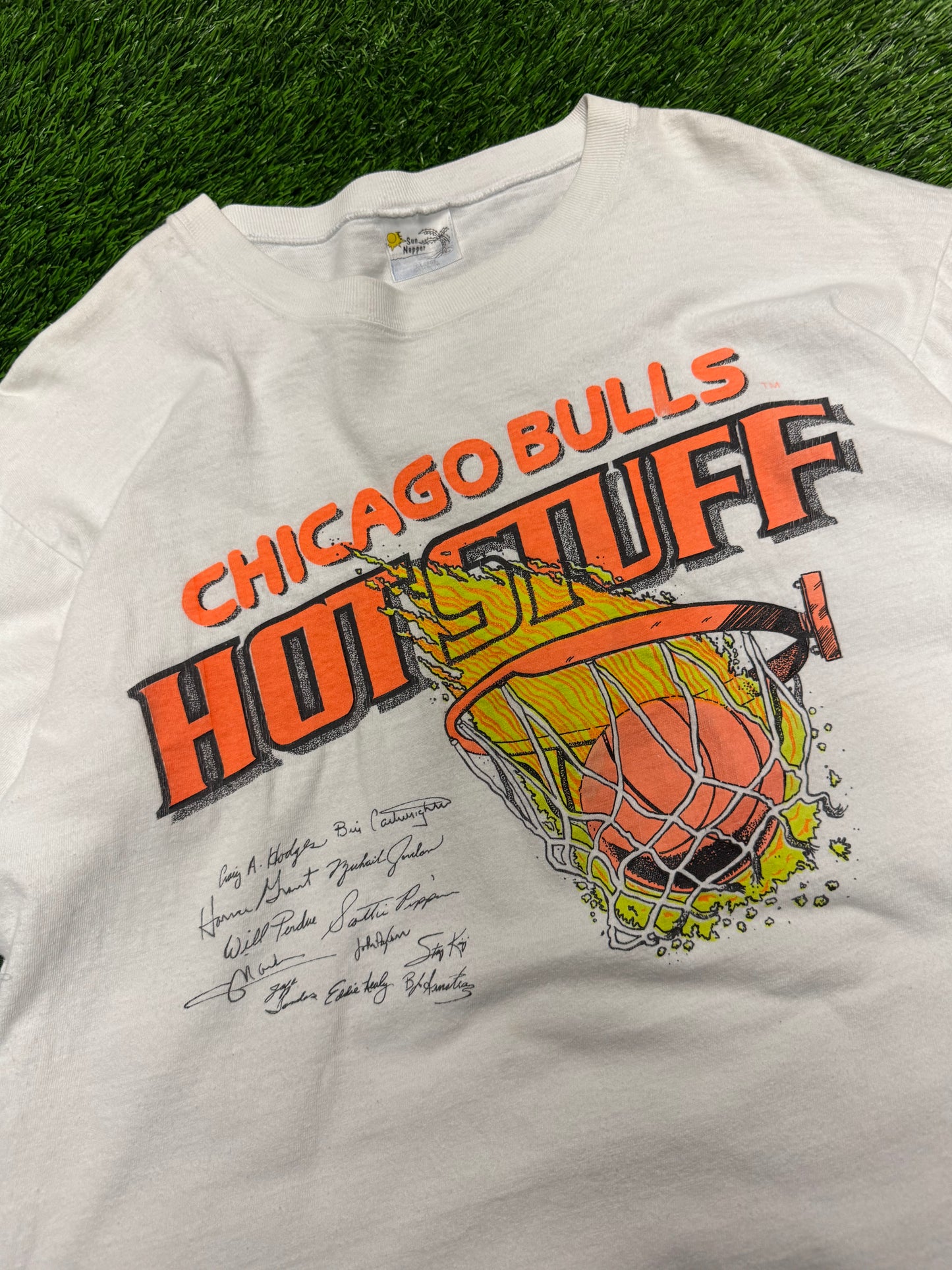90 Chicago Bulls Hot Stuff Graphic Vintage Tee (XL)
