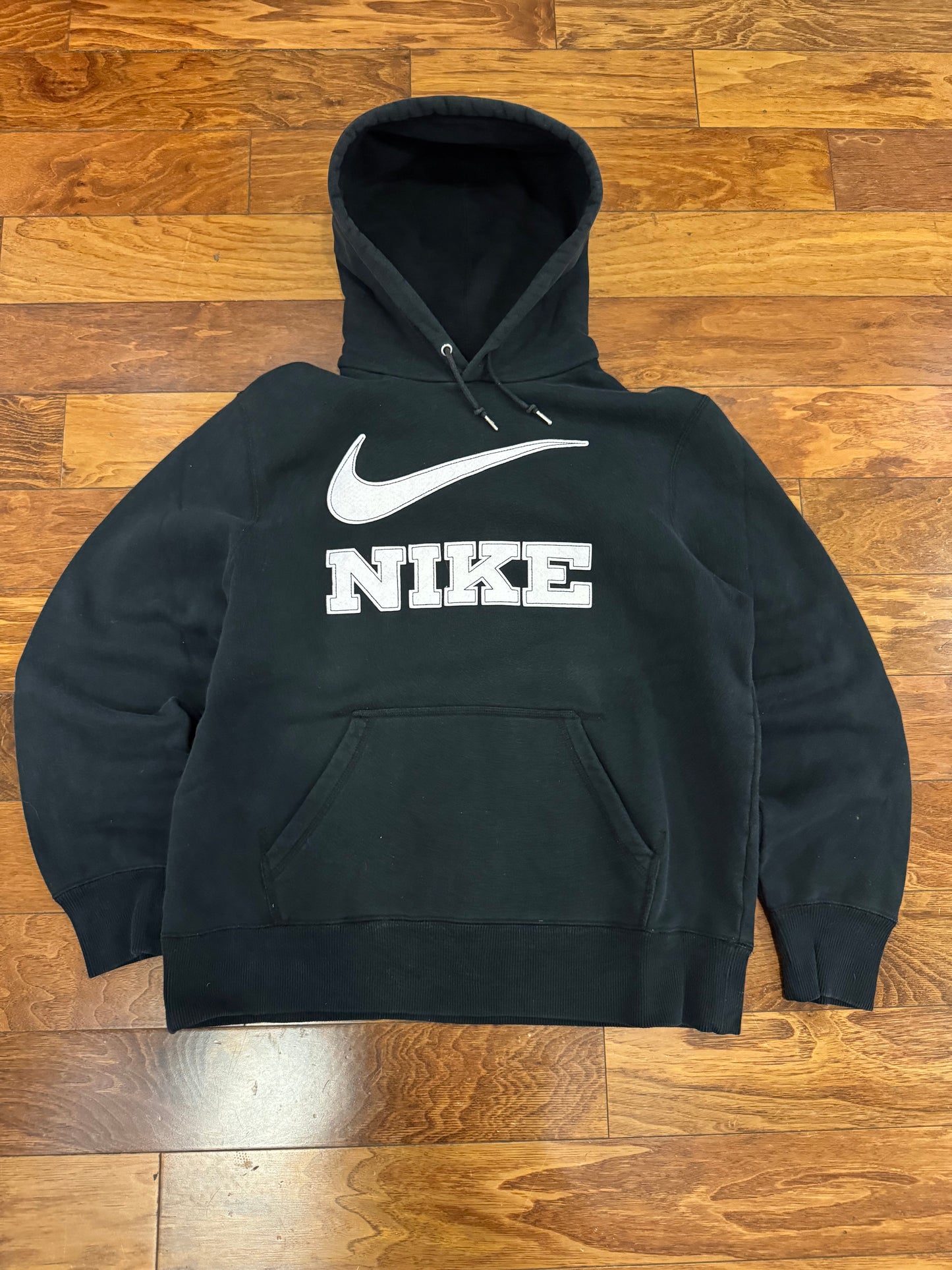 00s Nike Spell Out Swoosh Essential Black Hoodie (L)