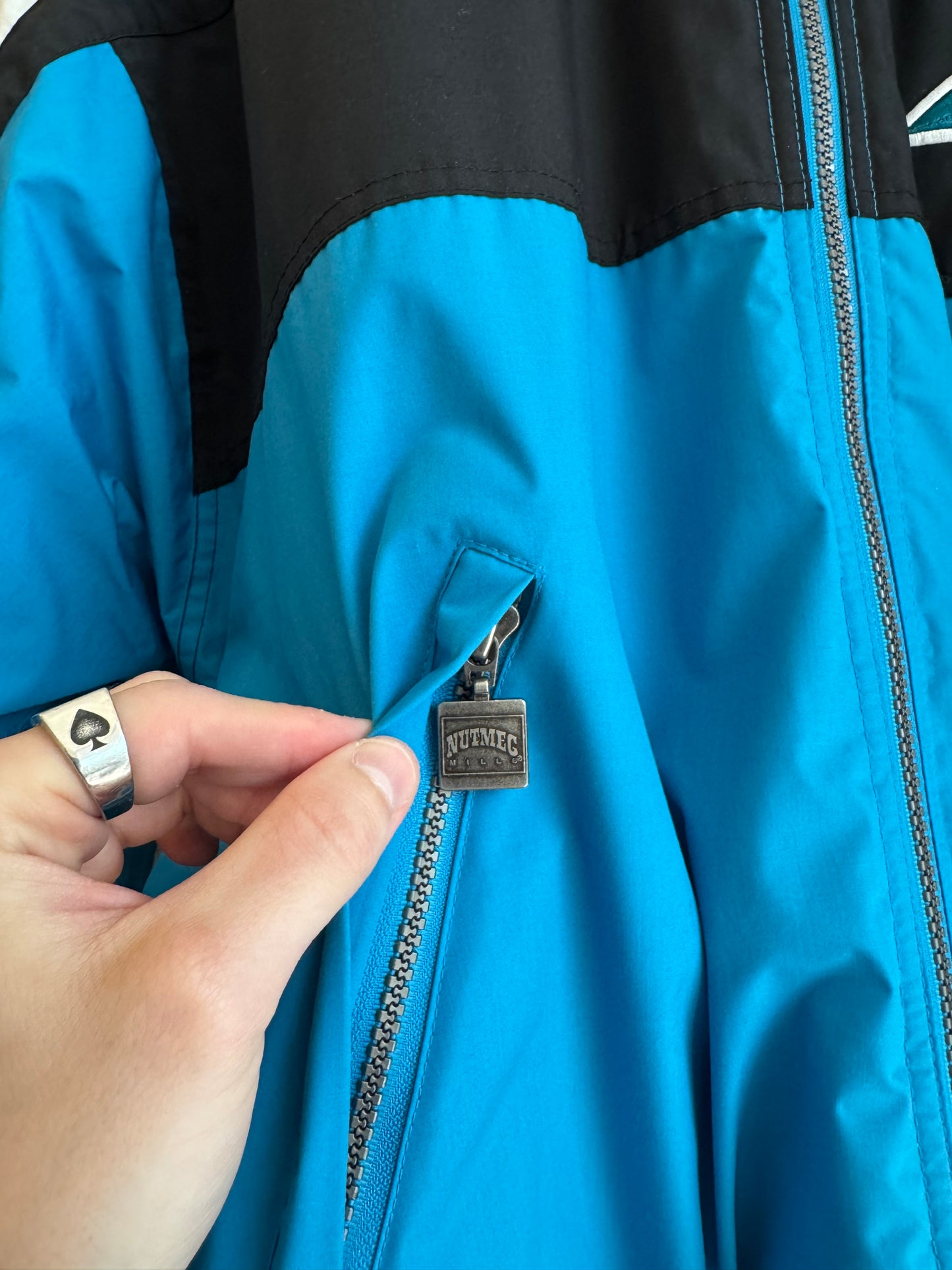 90s Carolina Panthers Nutmeg Embroidered Puffer Jacket (M)