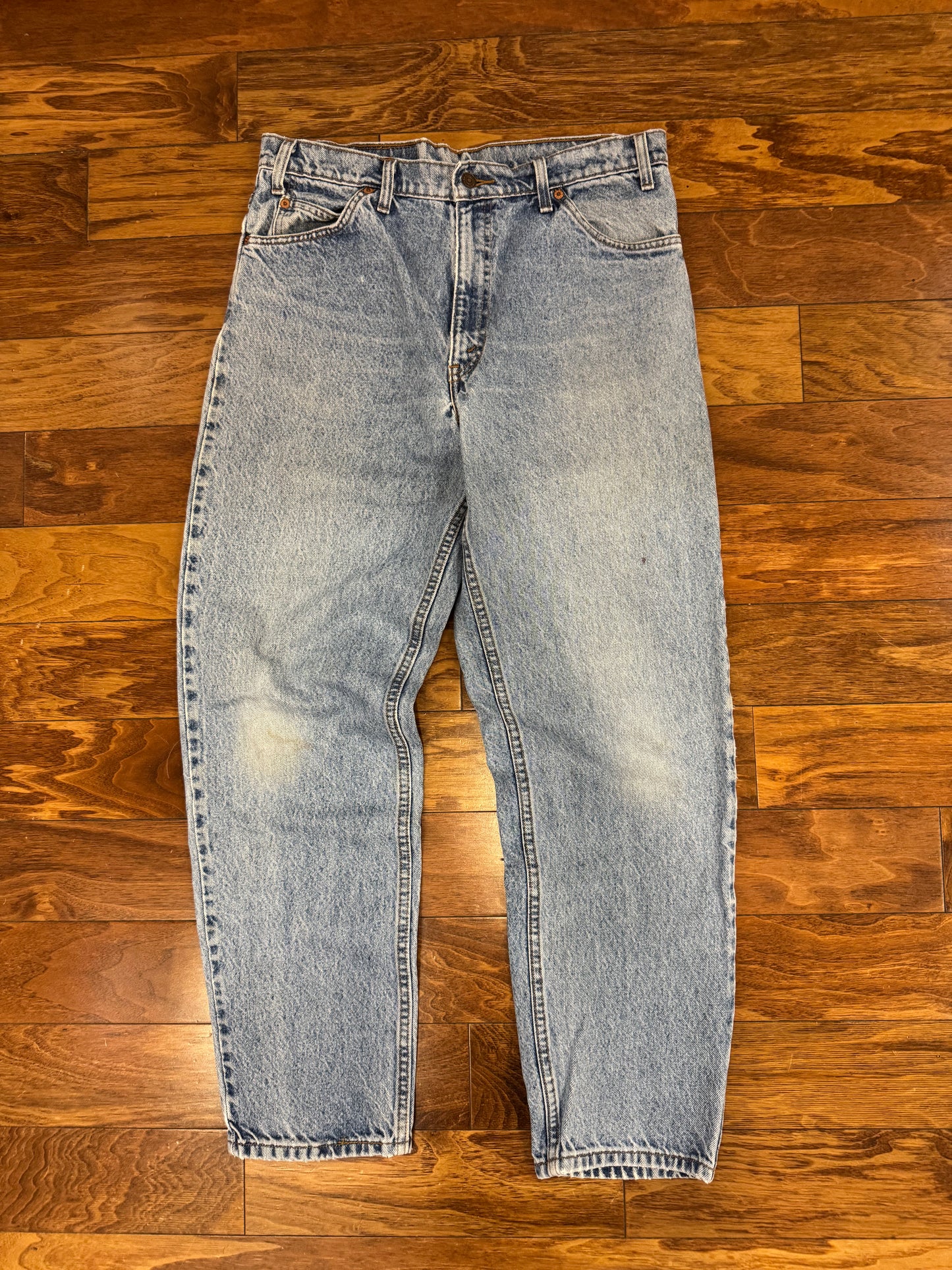 90s Levi's 550 Tapered Relaxed Fit Orange Tab Distressed Jeans (34 x 32)