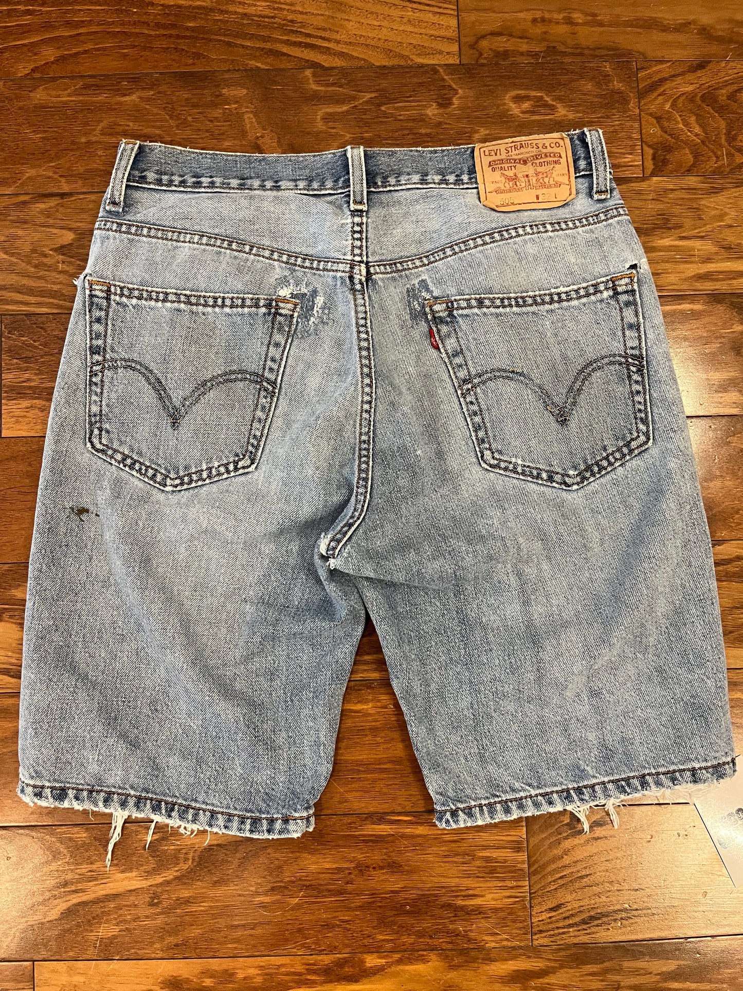 2008 Levi's 505 Distressed Jean Shorts (32)