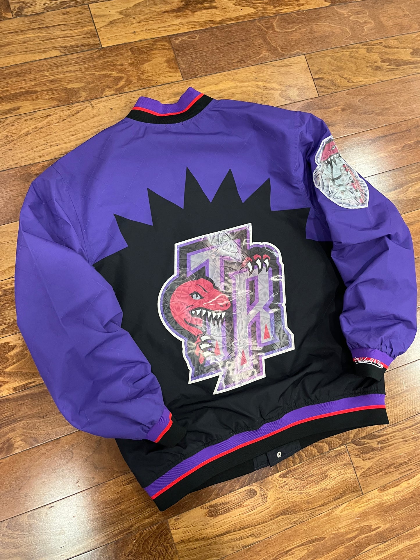 Toronto Raptors Mitchell & Ness Deadstock Jacket (L)