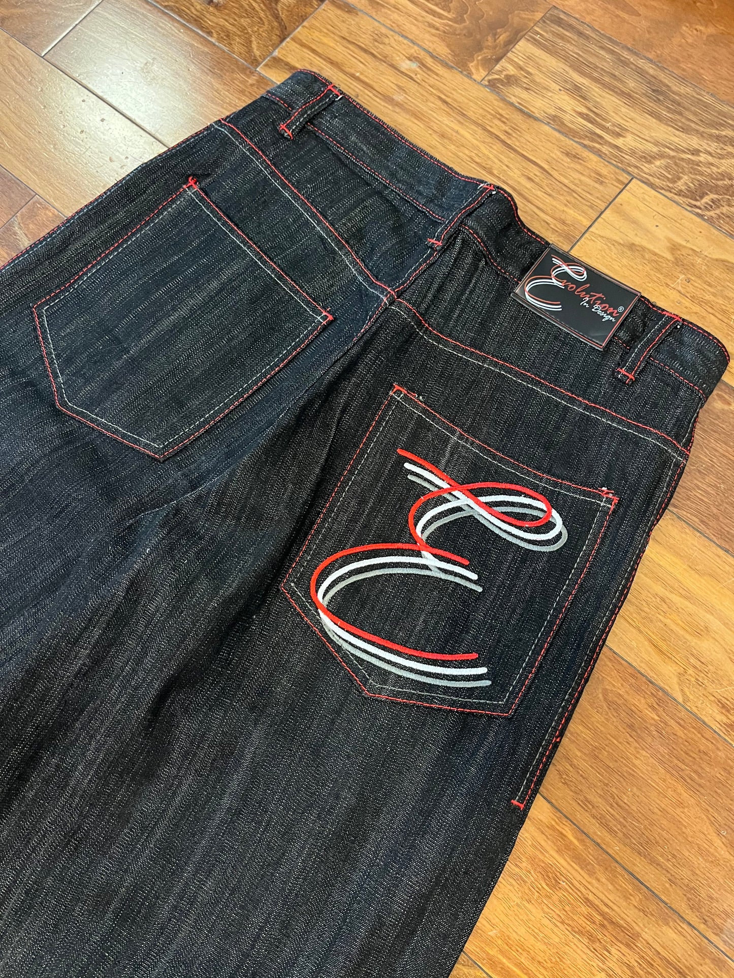 00s Evolution Baggy Shorts (34)