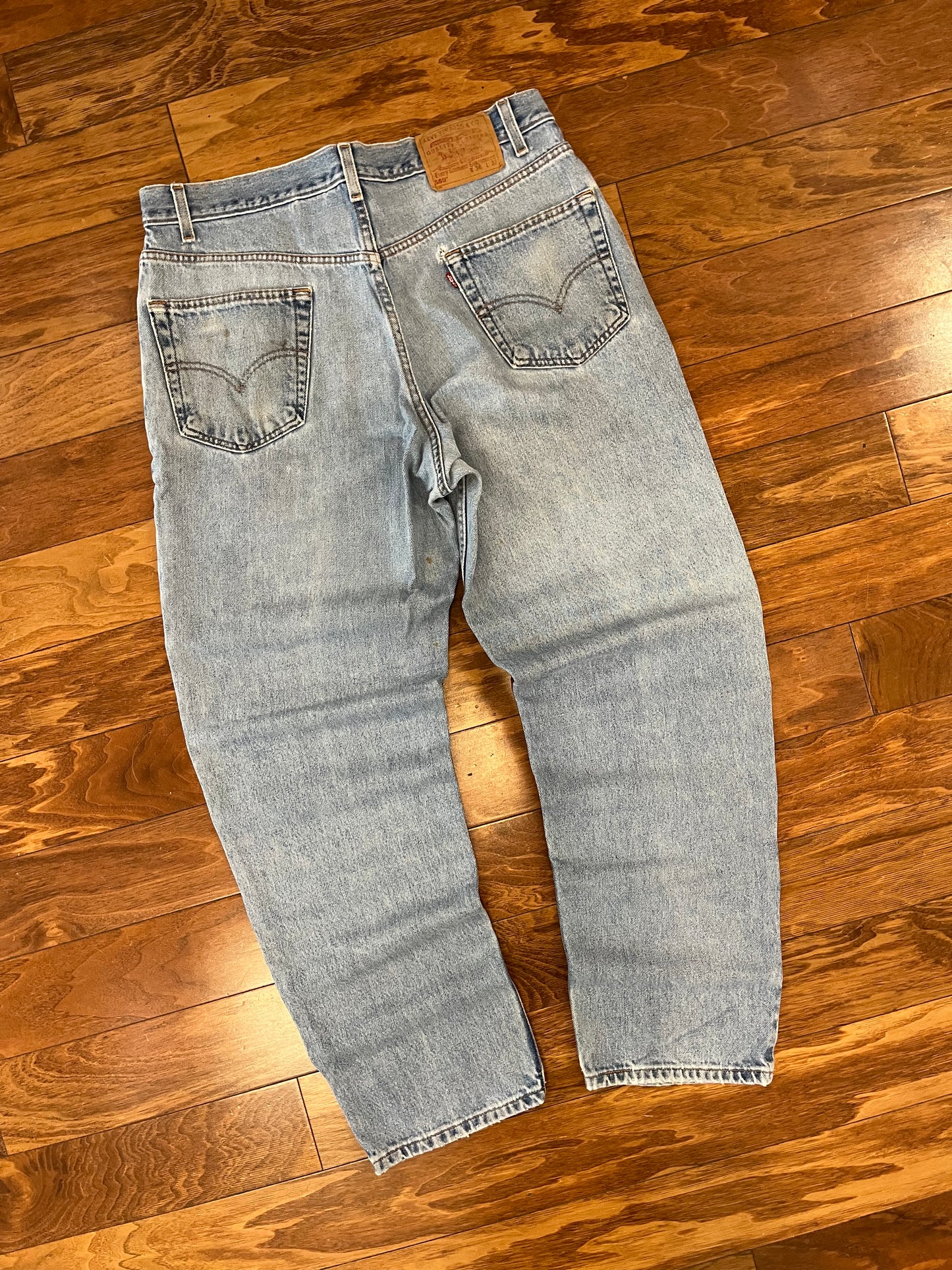 2000 Levi's 550 Light Wash Blue Jeans (36 x 32)
