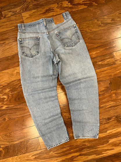 2000 Levi's 550 Light Wash Blue Jeans (36 x 32)
