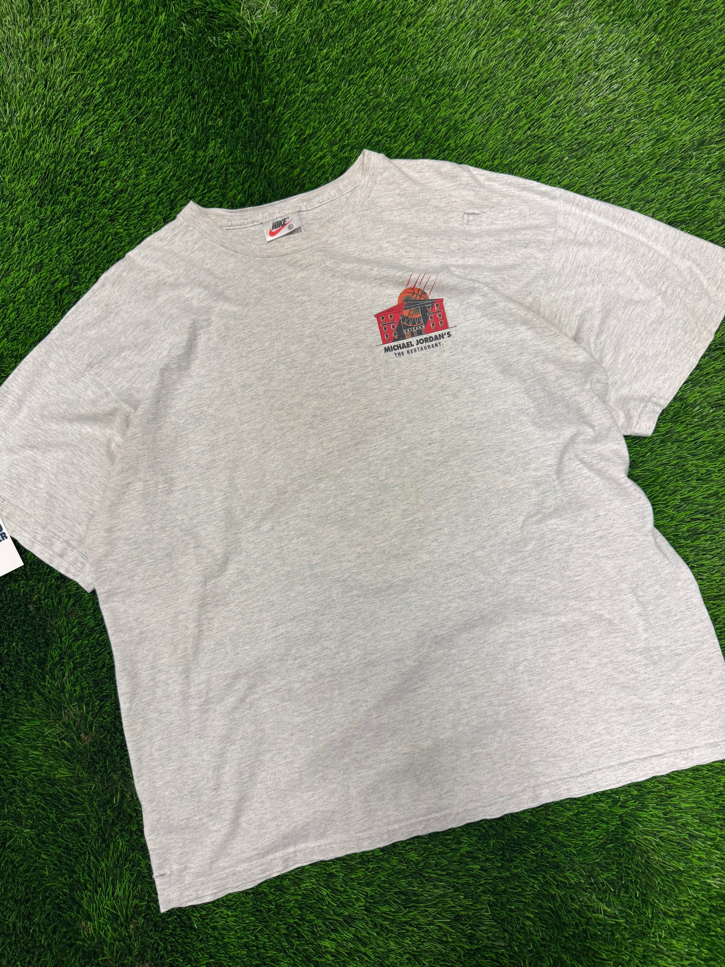 90s Nike Michael Jordan's Restaurant Jump Man NBA Tee (XL)