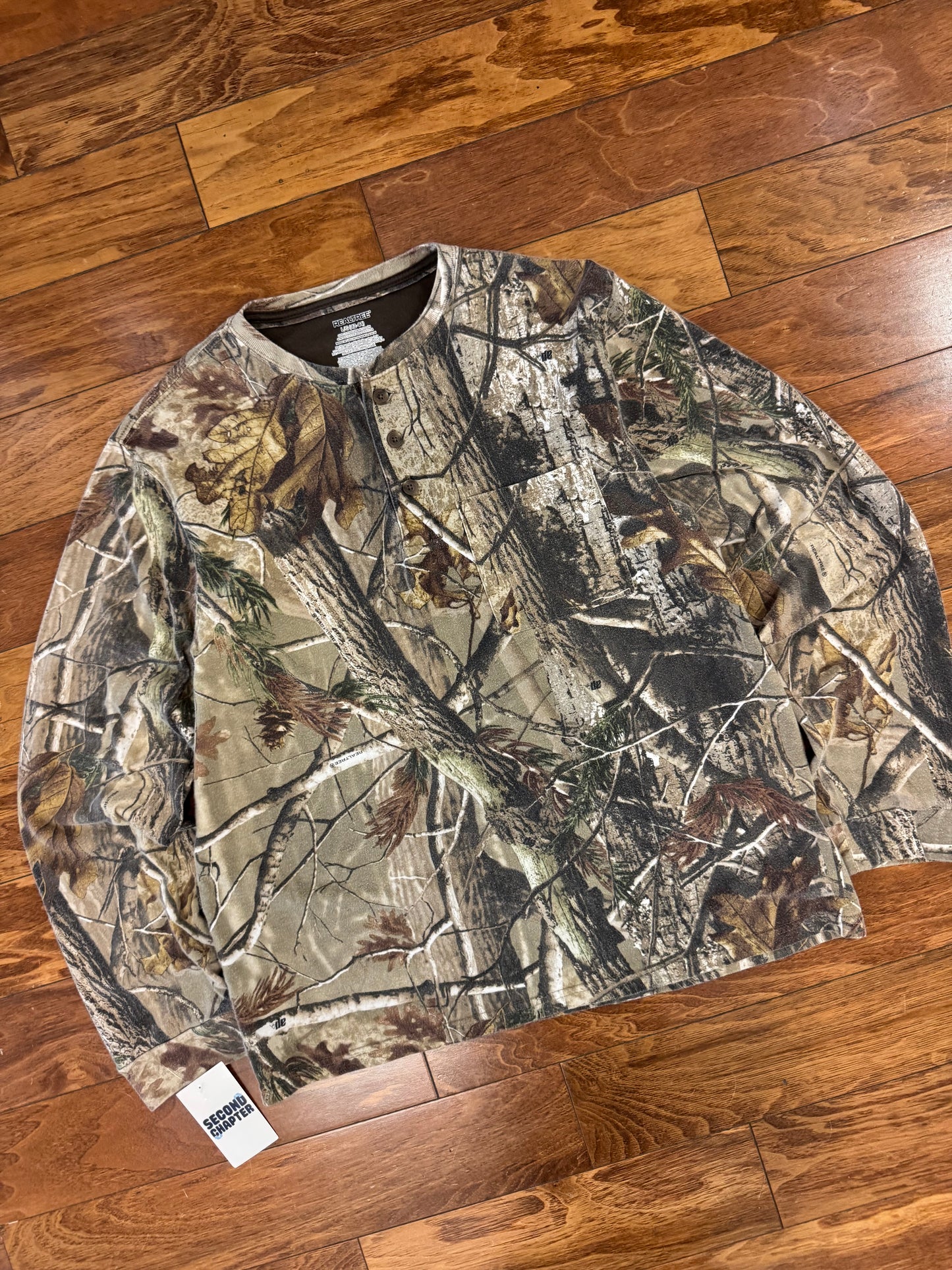 2010s Real Tree Camo Henley Long Sleeve Shirt (L)