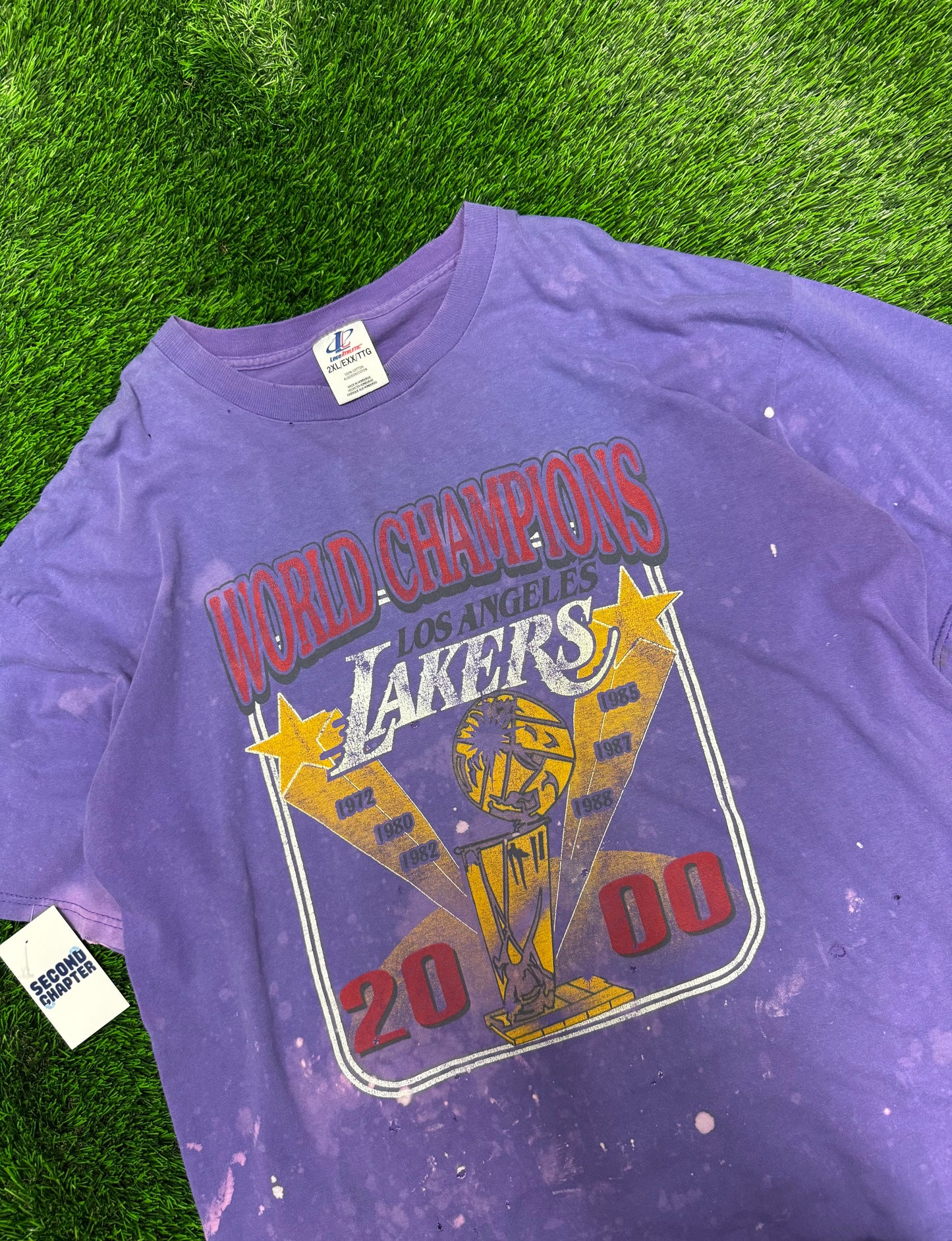2000 Los Angeles Lakers World Champions Thrashed Vintage NBA Tee (XXL)