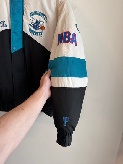 1990s Charlotte Hornets Pro Player Big Spell Out Rare Puffer Jacket (M)