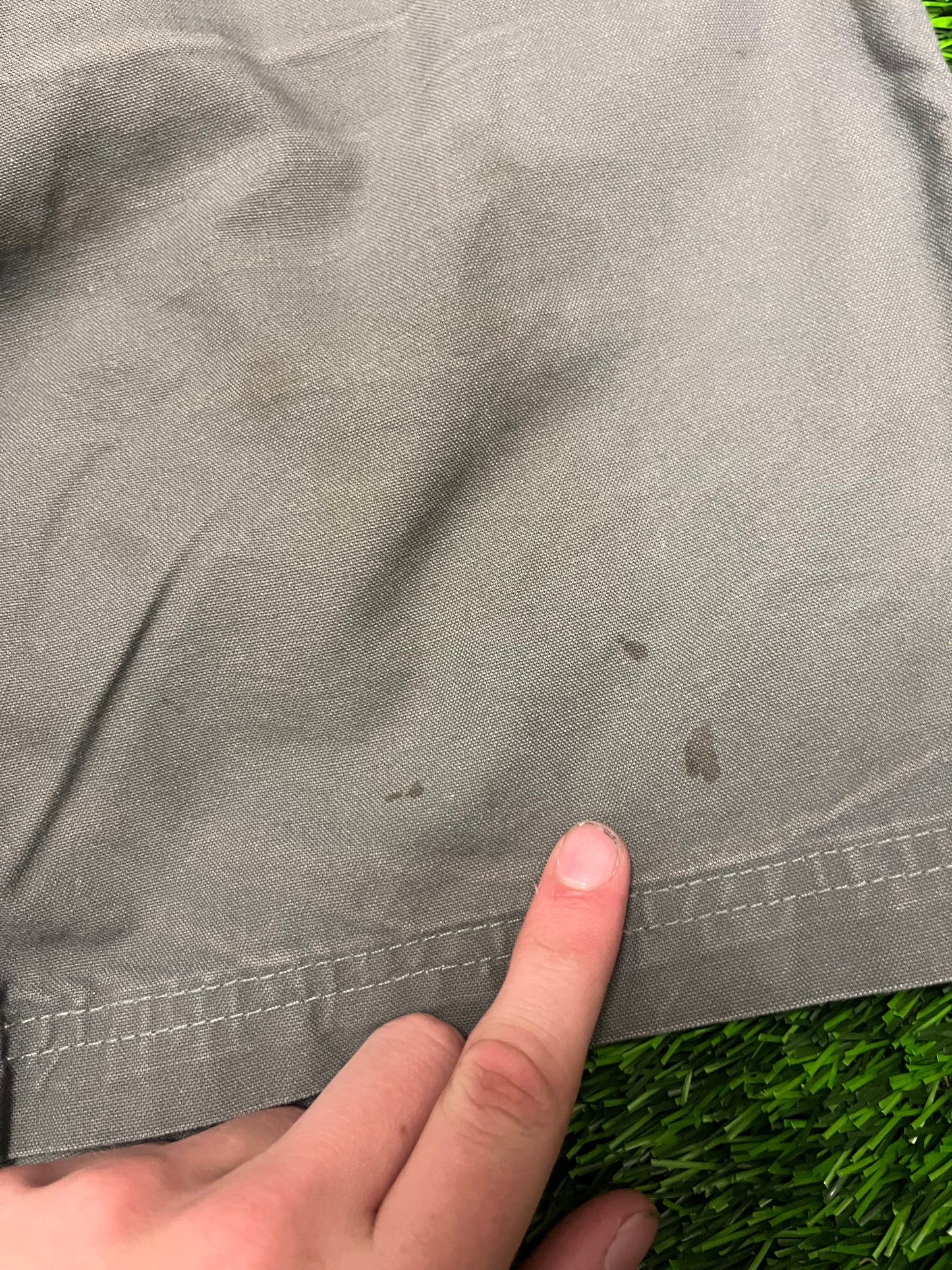 2010s Carhartt Olive Carpenter Workwear Shorts (38)