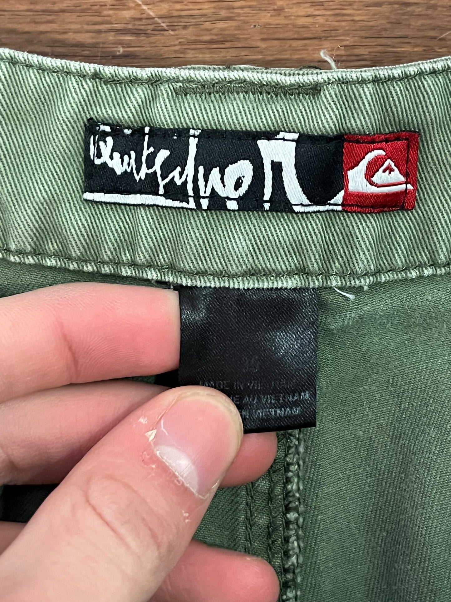 00s Quiksilver Green Cargo Shorts (36)