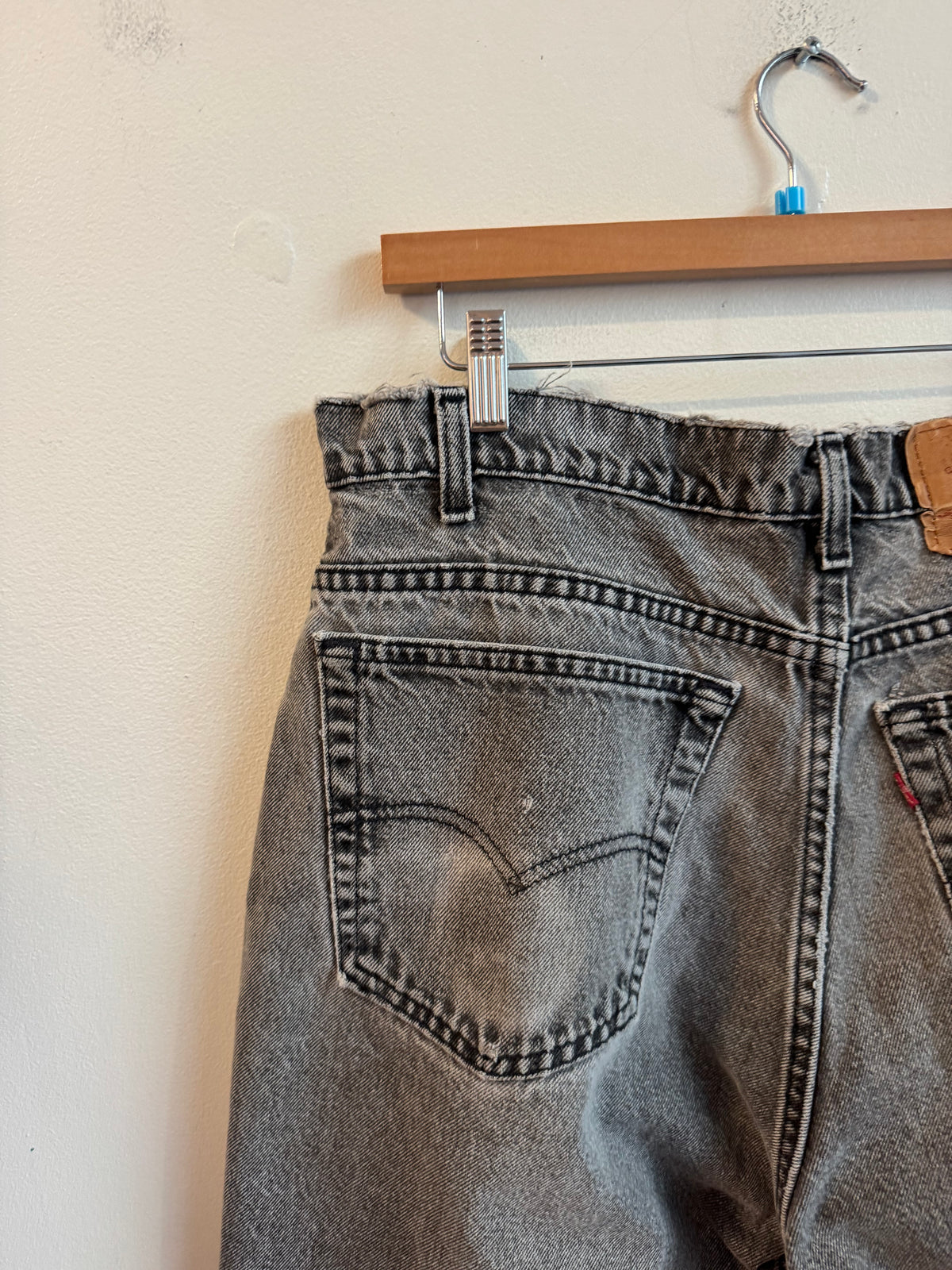 90s Levi's 560 Faded Black Jean Shorts (37)