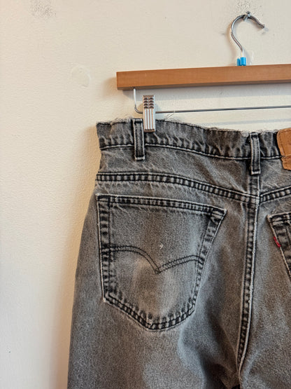 90s Levi's 560 Faded Black Jean Shorts (37)