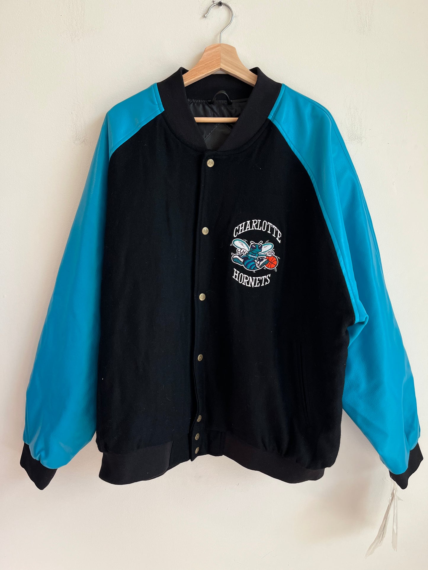 00s Charlotte Hornets Vintage Deadstock Harbortec Leather Jacket (XXL)
