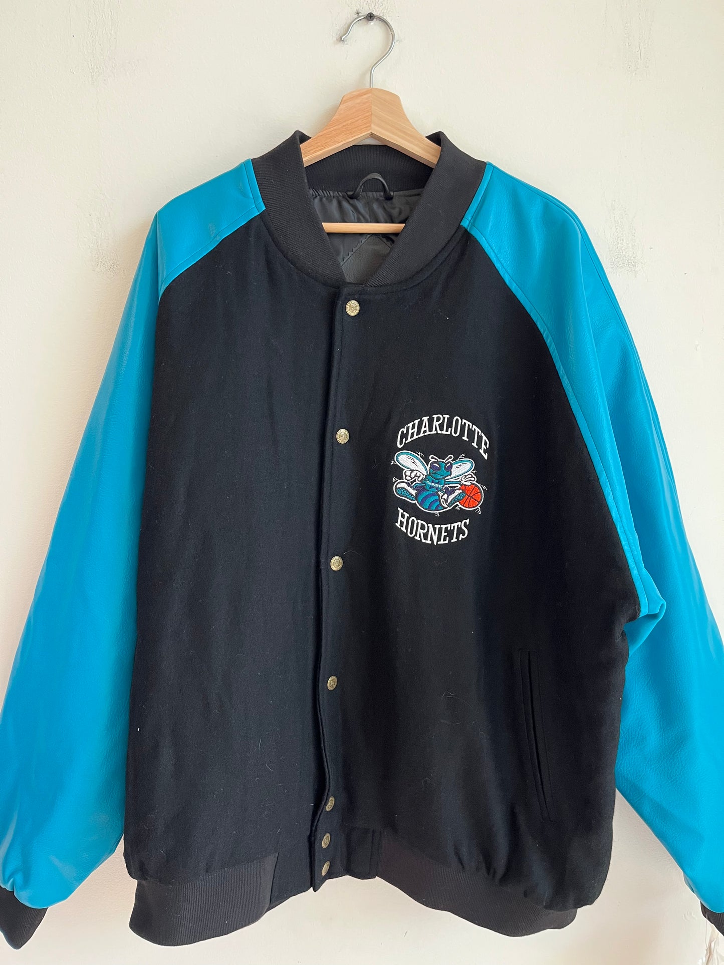 00s Charlotte Hornets Vintage Deadstock Harbortec Leather Jacket (XXL)
