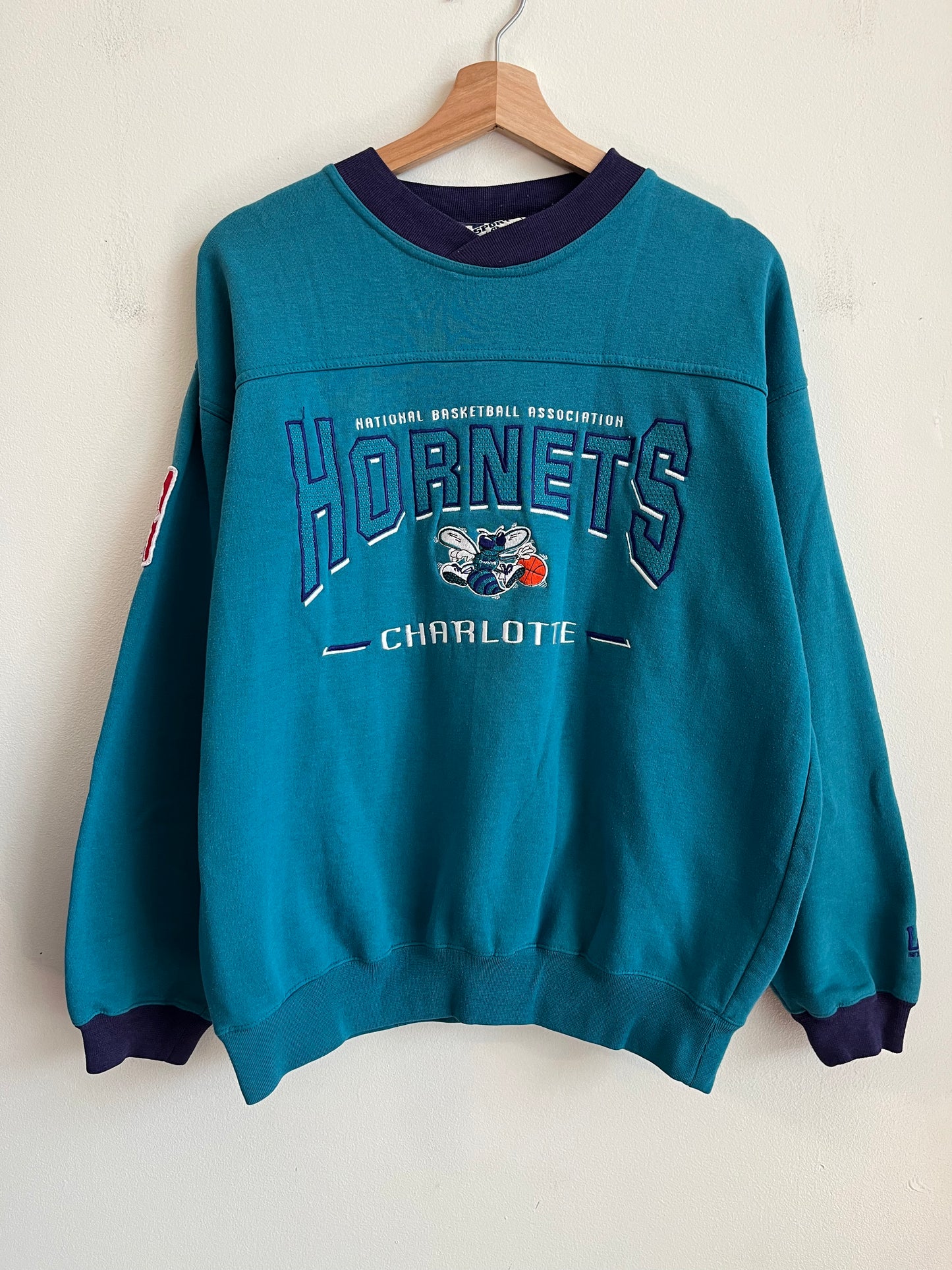 90s Charlotte Hornets Lee Embroidered Crewneck (M)