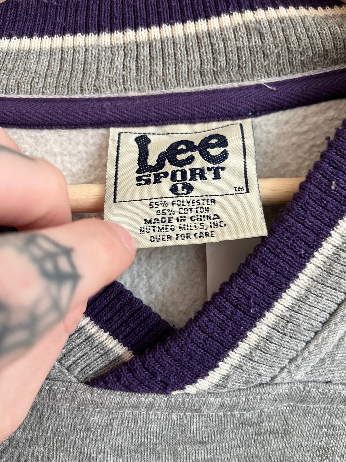 1990s Los Angeles Lakers Embroidered Spell Out Lee Crewneck (L)