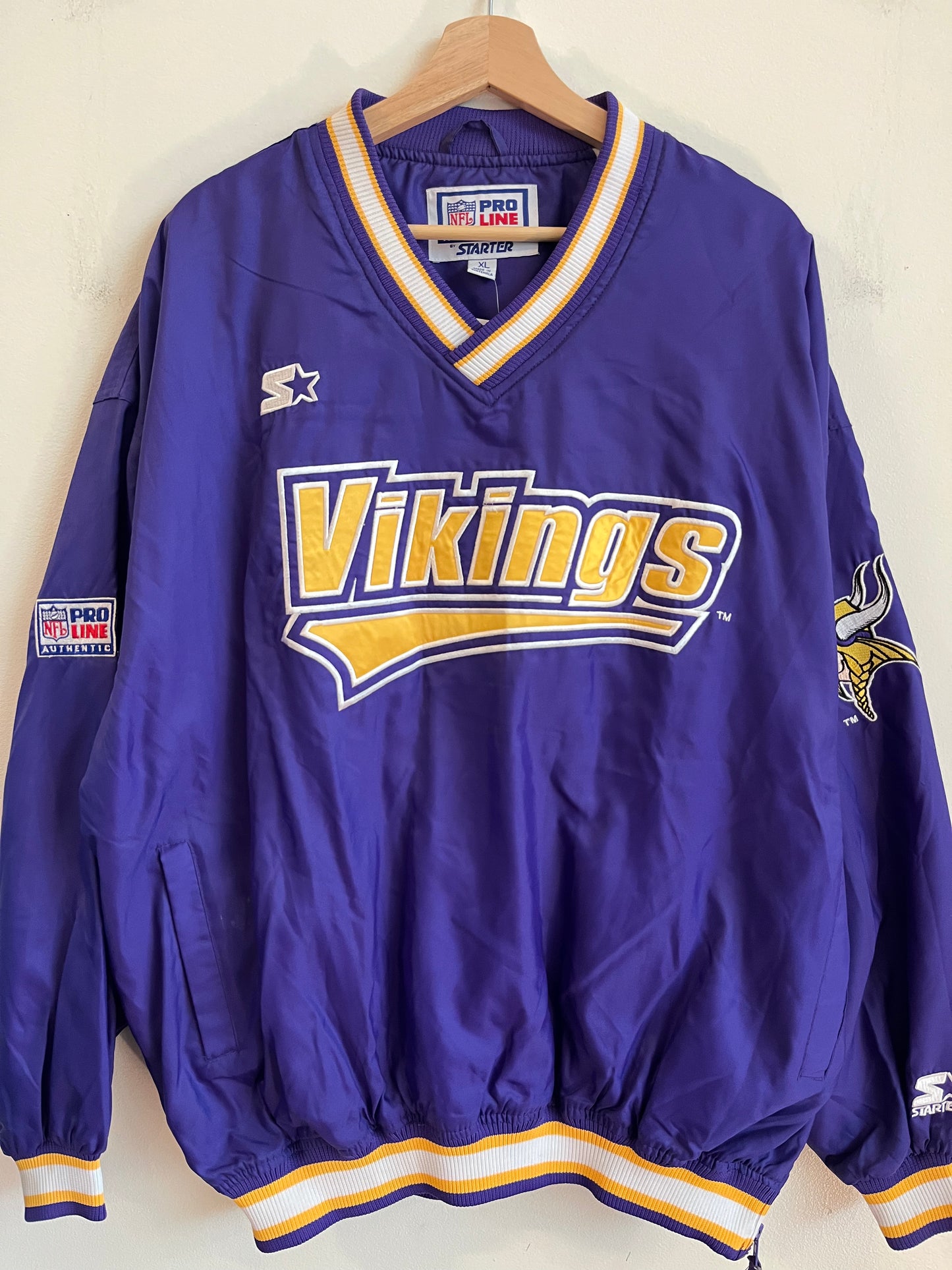 90s Minnesota Vikings Starter Spell Out Windbreaker (XL)