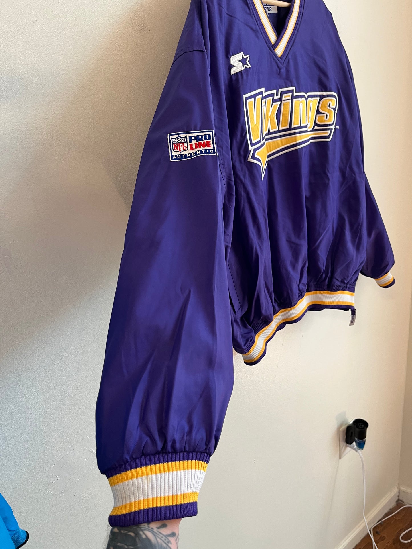 90s Minnesota Vikings Starter Spell Out Windbreaker (XL)