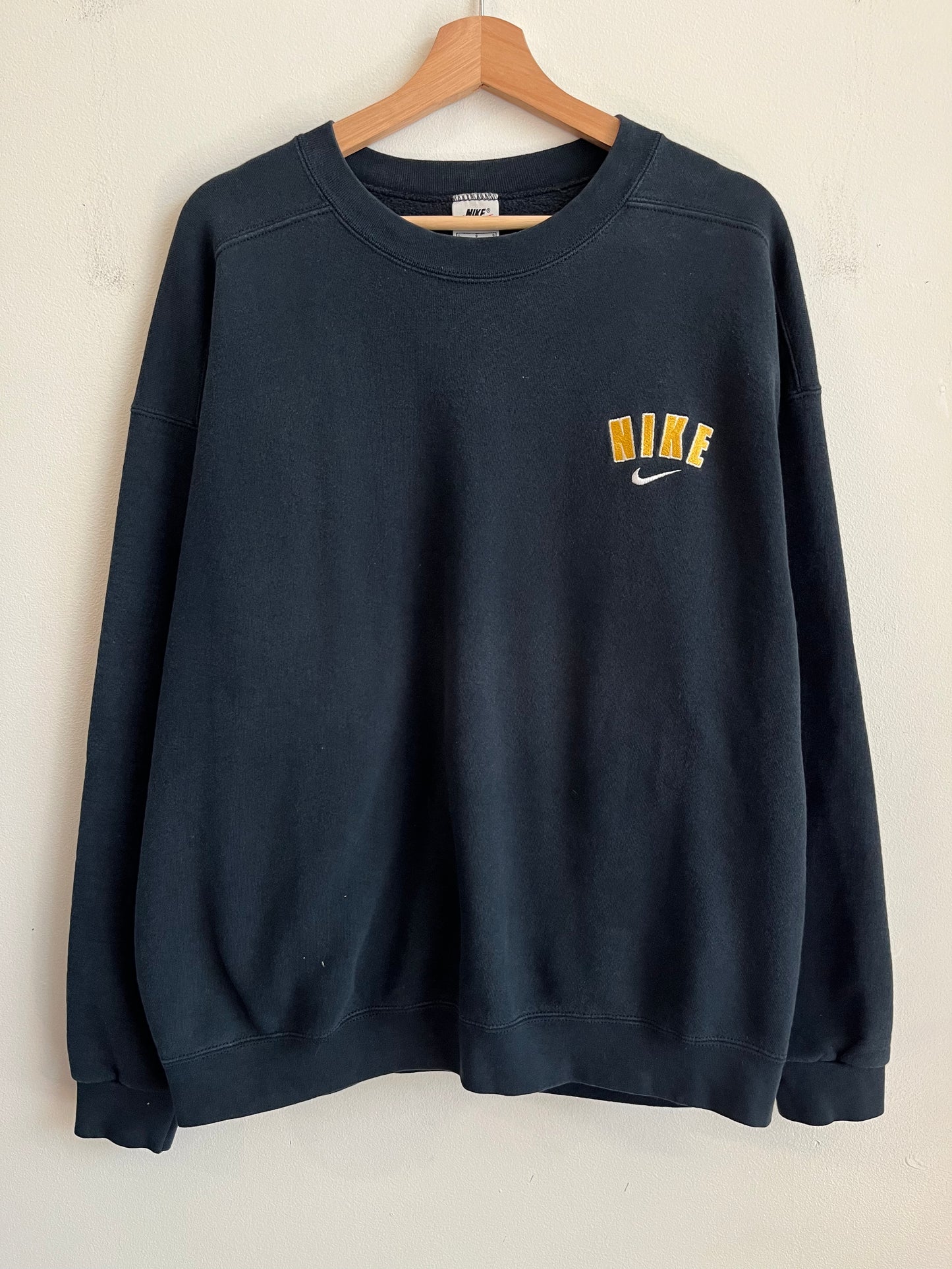 90s Nike Essential Spell Out/ Swoosh Crewneck (L)