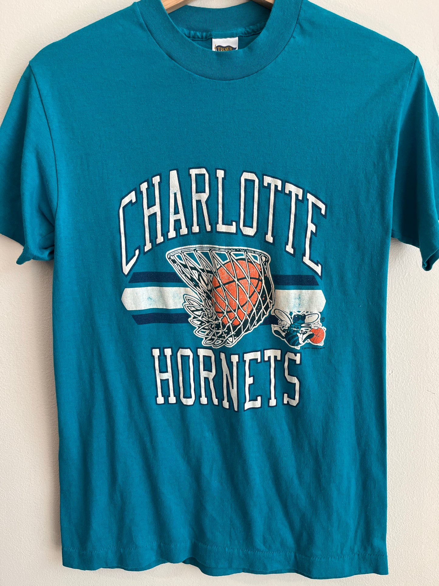 80s Charlotte Hornets Spell Out Trench Tee (M)