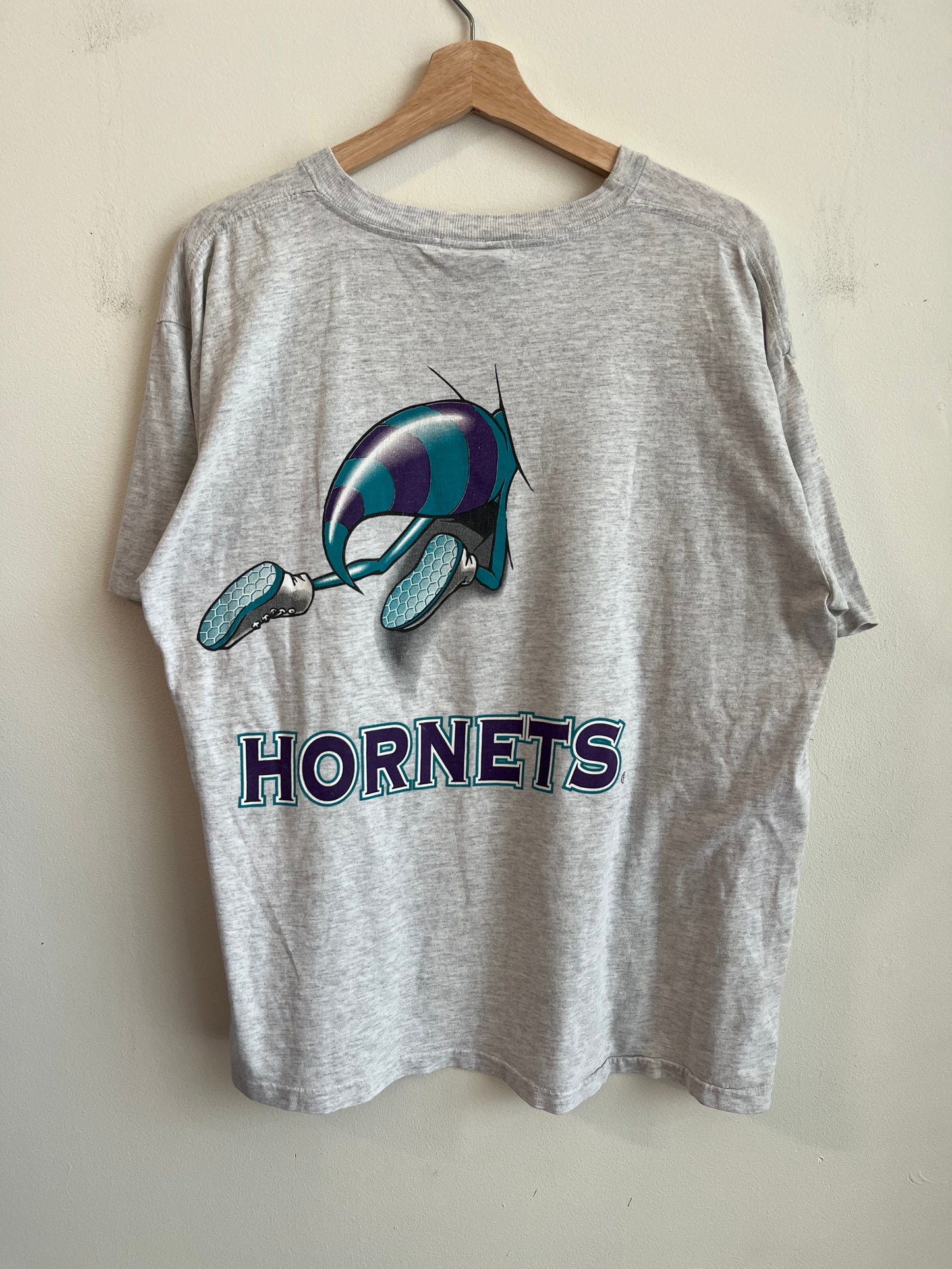 90s Charlotte Hornets Nutmeg Breakthrough Tee (L)