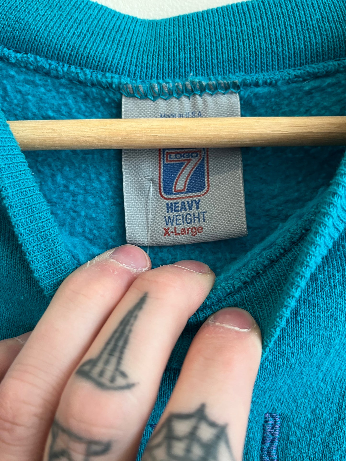 1990s Charlotte Hornets Embroidered Logo 7 Spell Out Crewneck (XL)