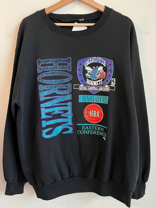 1990s Charlotte Hornets Chalk Line Spell Out Black Crewneck (L)