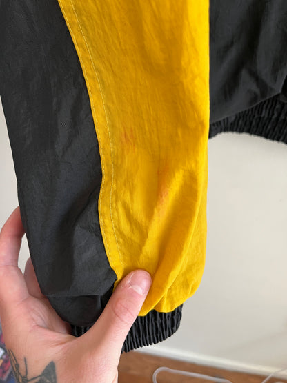 1990s Pittsburgh Steelers Pro Player Two Tone Spell Out Windbreaker (M)