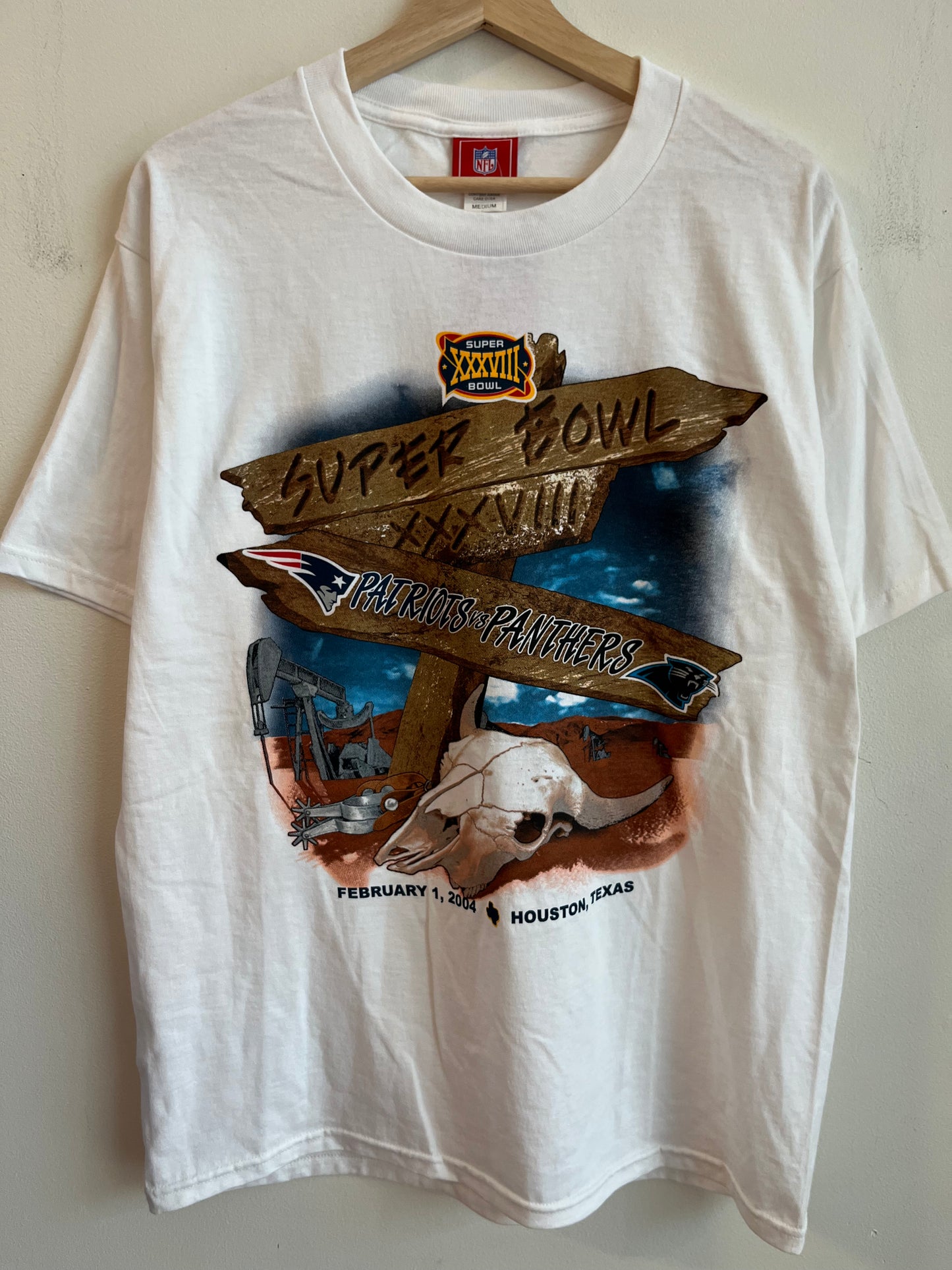 2004 Carolina Panthers VS. New England Patriots Super Bowl Graphic Deadstock Tee (M)