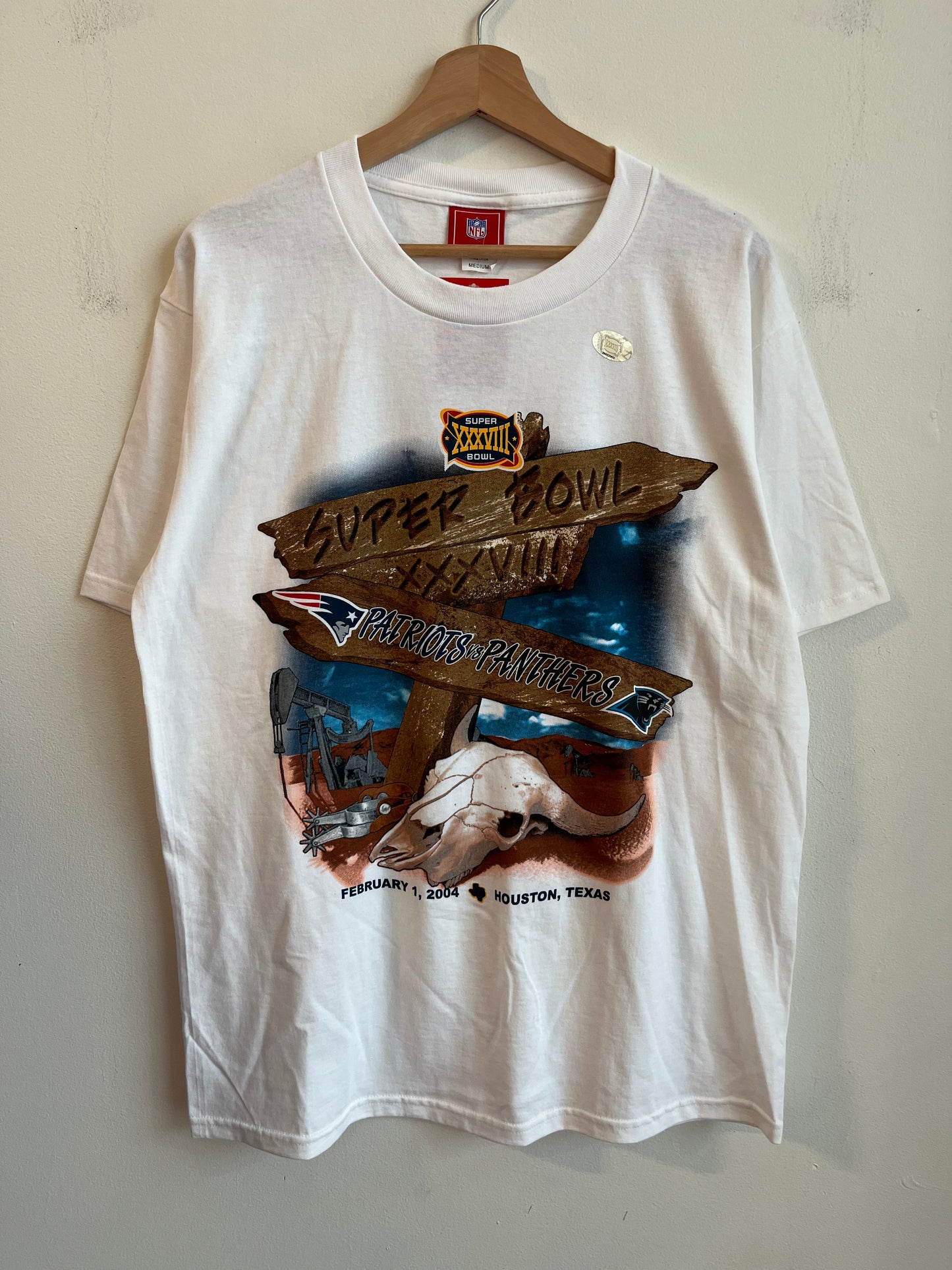 2004 Carolina Panthers VS New England Patriots Deadstock Super Bowl Graphic Tee (M)