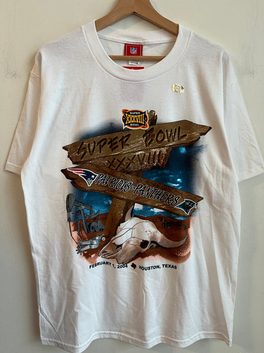 2004 Carolina Panthers VS New England Patriots Deadstock Super Bowl Graphic Tee (M)