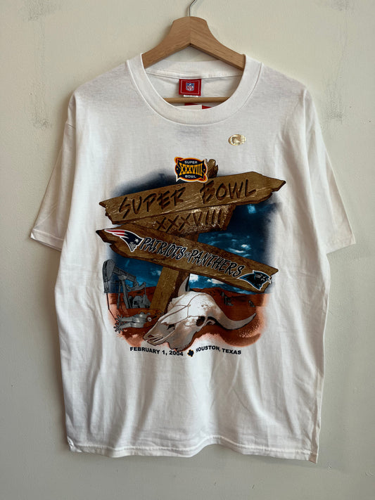 2004 Carolina Panthers VS New England Patriots Deadstock Super Bowl Graphic Tee (M)