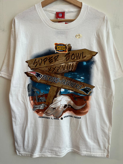 2004 Carolina Panthers VS New England Patriots Deadstock Super Bowl Graphic Tee (M)