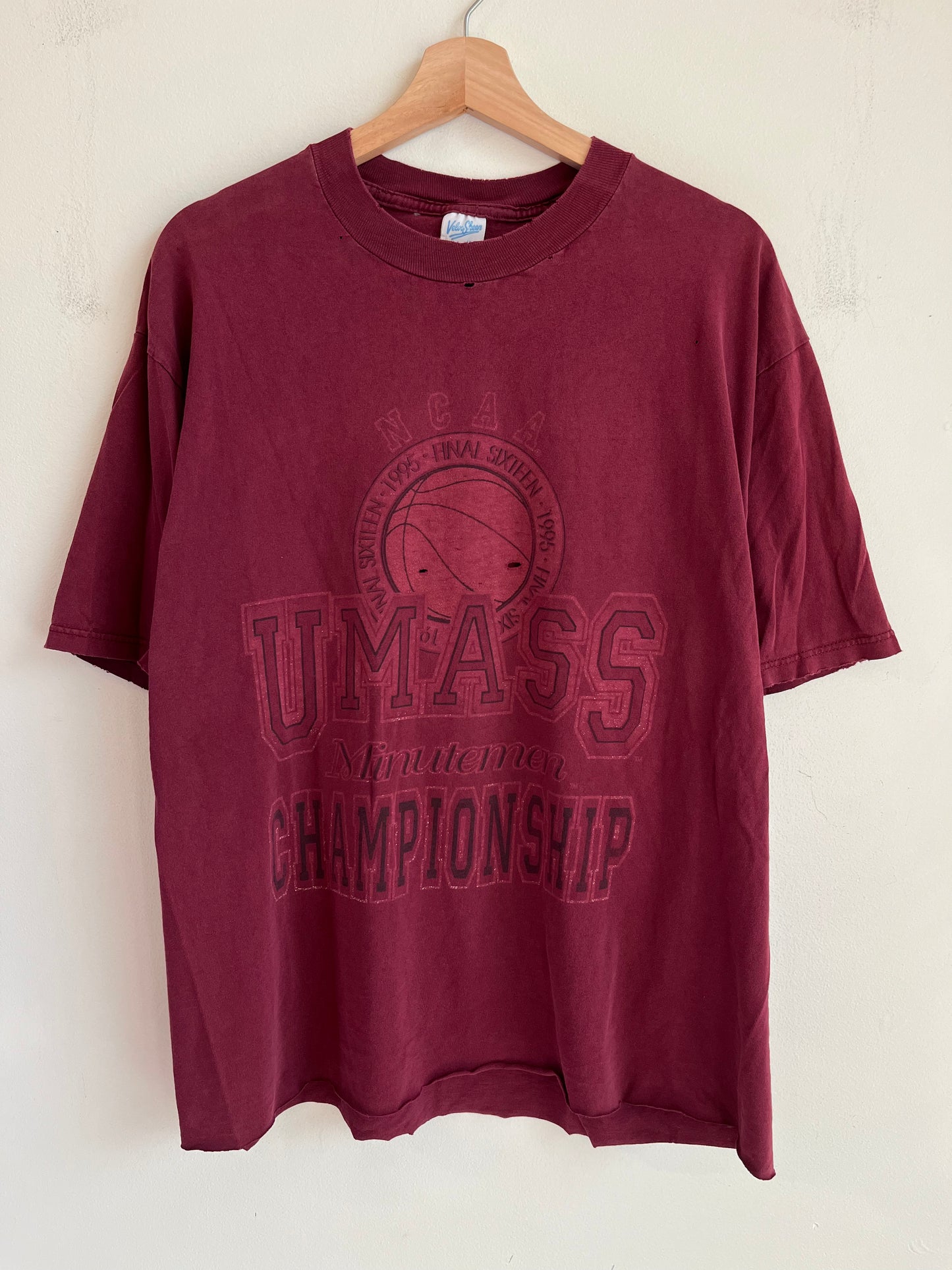 1995 U Mass Minute Men Cropped College Tee (XL)
