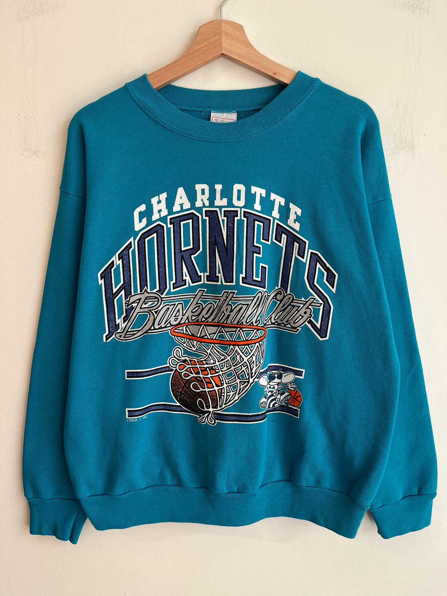 90s Charlotte Hornets Spell Out Basketball Club Crewneck (L)