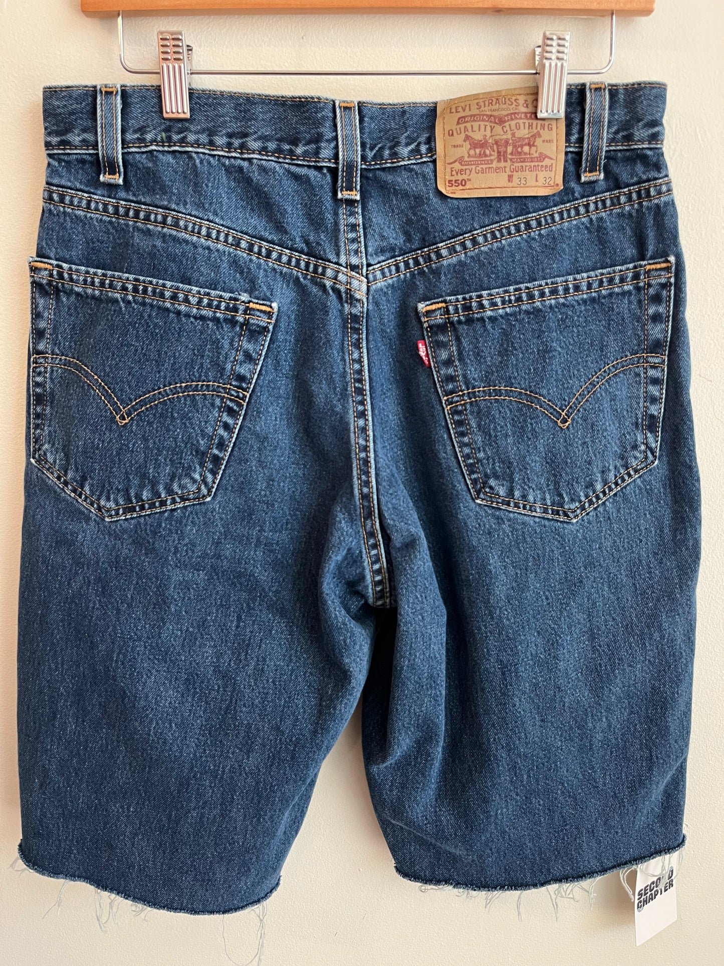 2002 Levi's 550 Dark Wash Shorts (33)