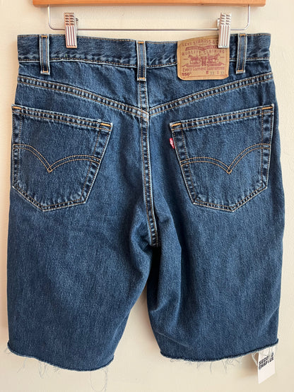 2002 Levi's 550 Dark Wash Shorts (33)