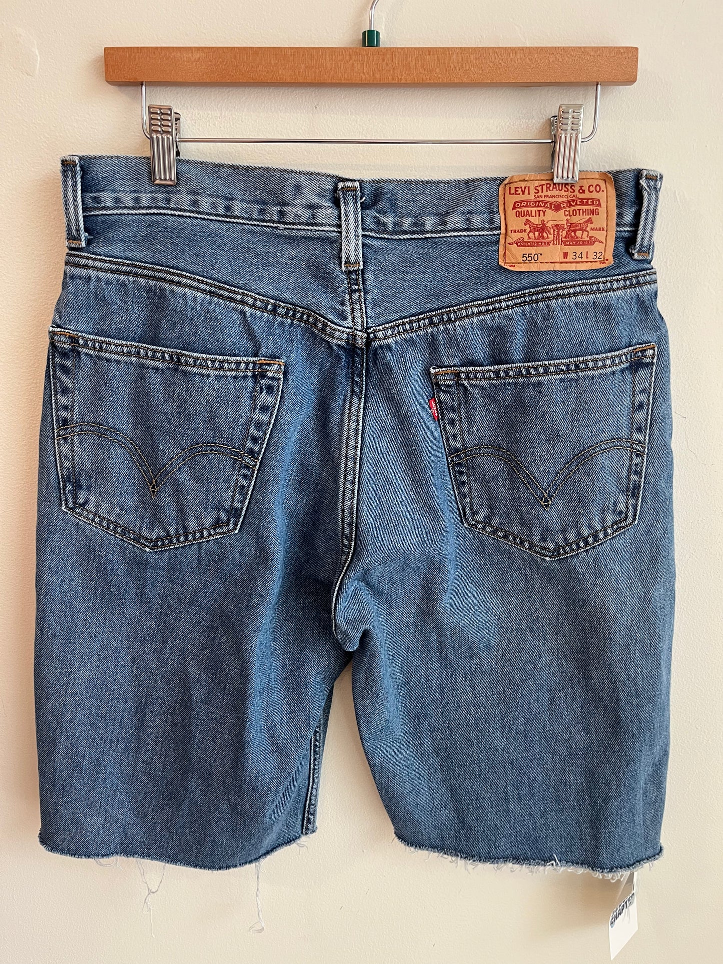 2004 Levi's 550 Relaxed Fit Dark Wash Jean Shorts (34)