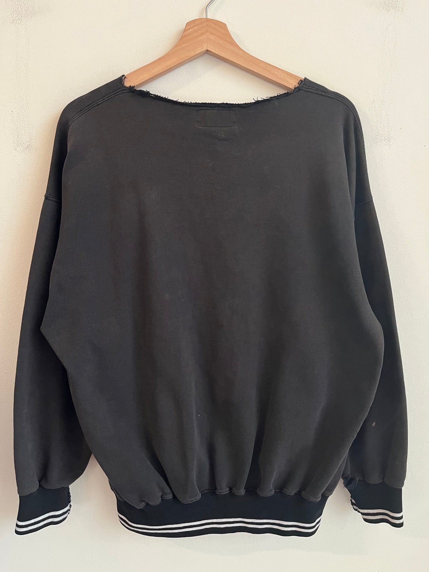90s Carolina Panthers Thrashed Embroidered Spell Out Crewneck (L)