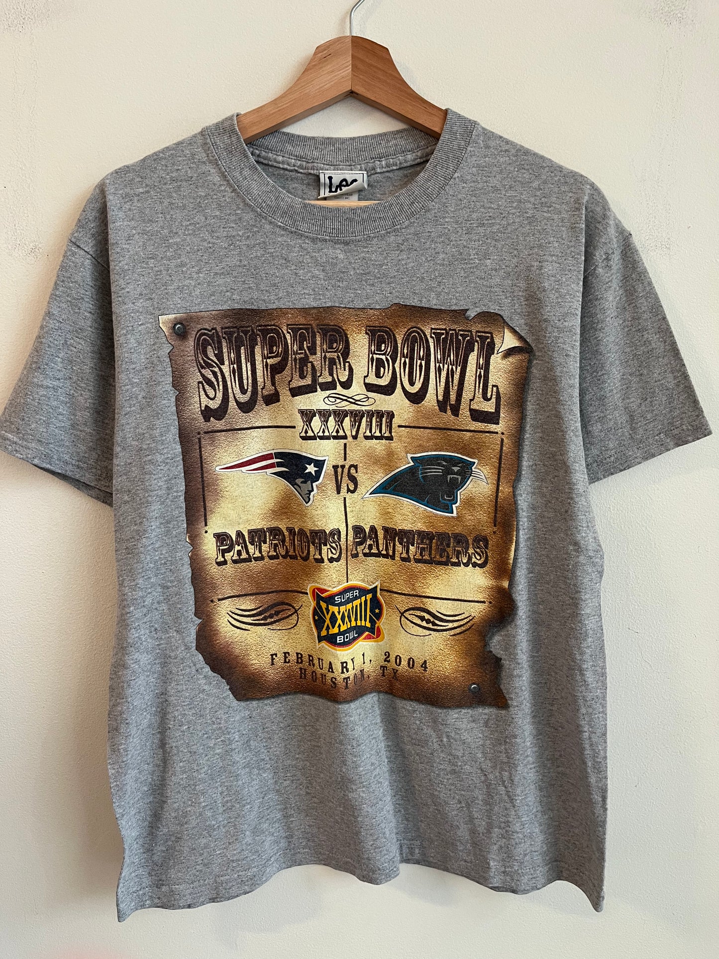04 Carolina Panthers vs New England Patriots Super Bowl Tee (M)