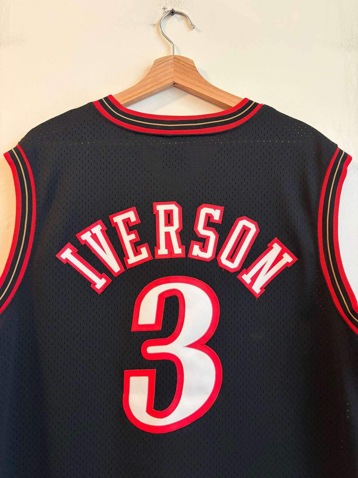2001 Philadelphia 76ers Allen Iverson Stitched Nike Team Jersey (L)